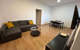 Elegant City Center Apartment